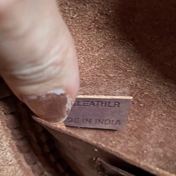 Handmade Vintage Tooled And Woven Leather Crossbody Bag in Deep Rich Brown - Picture 7 of 13